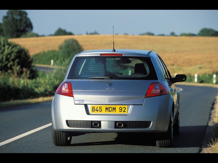  Renault Megane RS 2004 года  (фото 9 из 34)